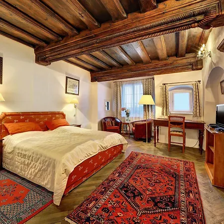 فندق Garni Konvice 3*