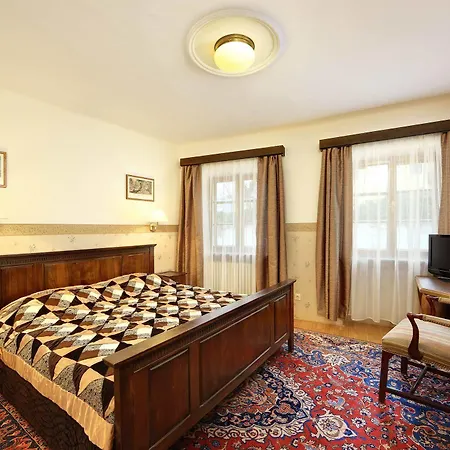 Garni Konvice فندق